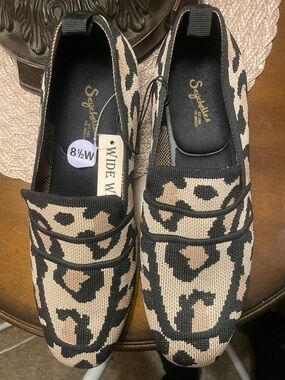 Seychelles Leopard-Pattern Knit Slip-On Loafers in Beige and Black